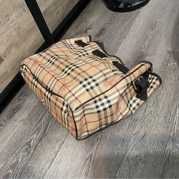 Burberry bags - Picture 11 of 16